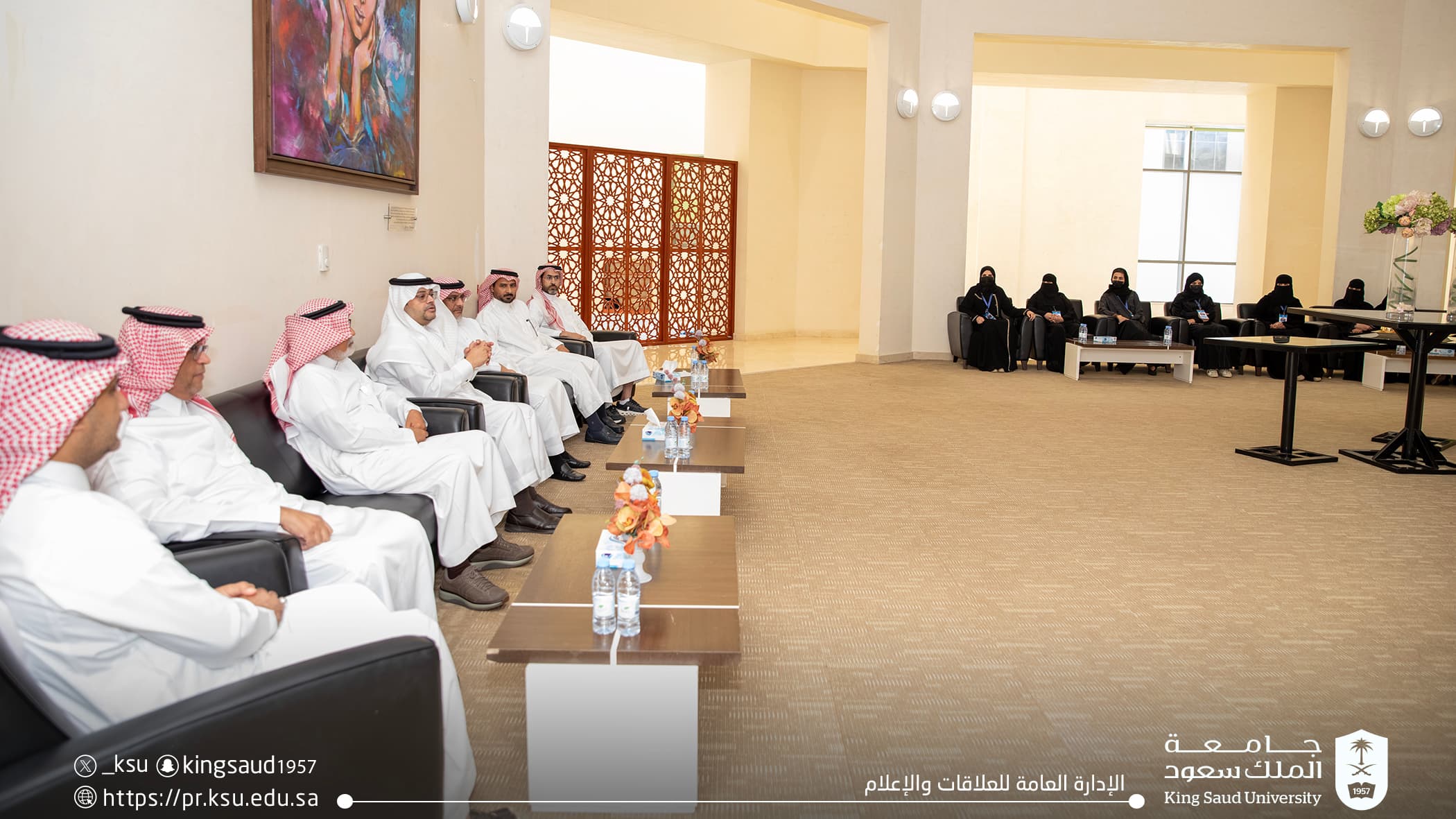 رئيس الجامعة المكلف يتفقد المعرض التعريفي لعمادة السنة المشتركة