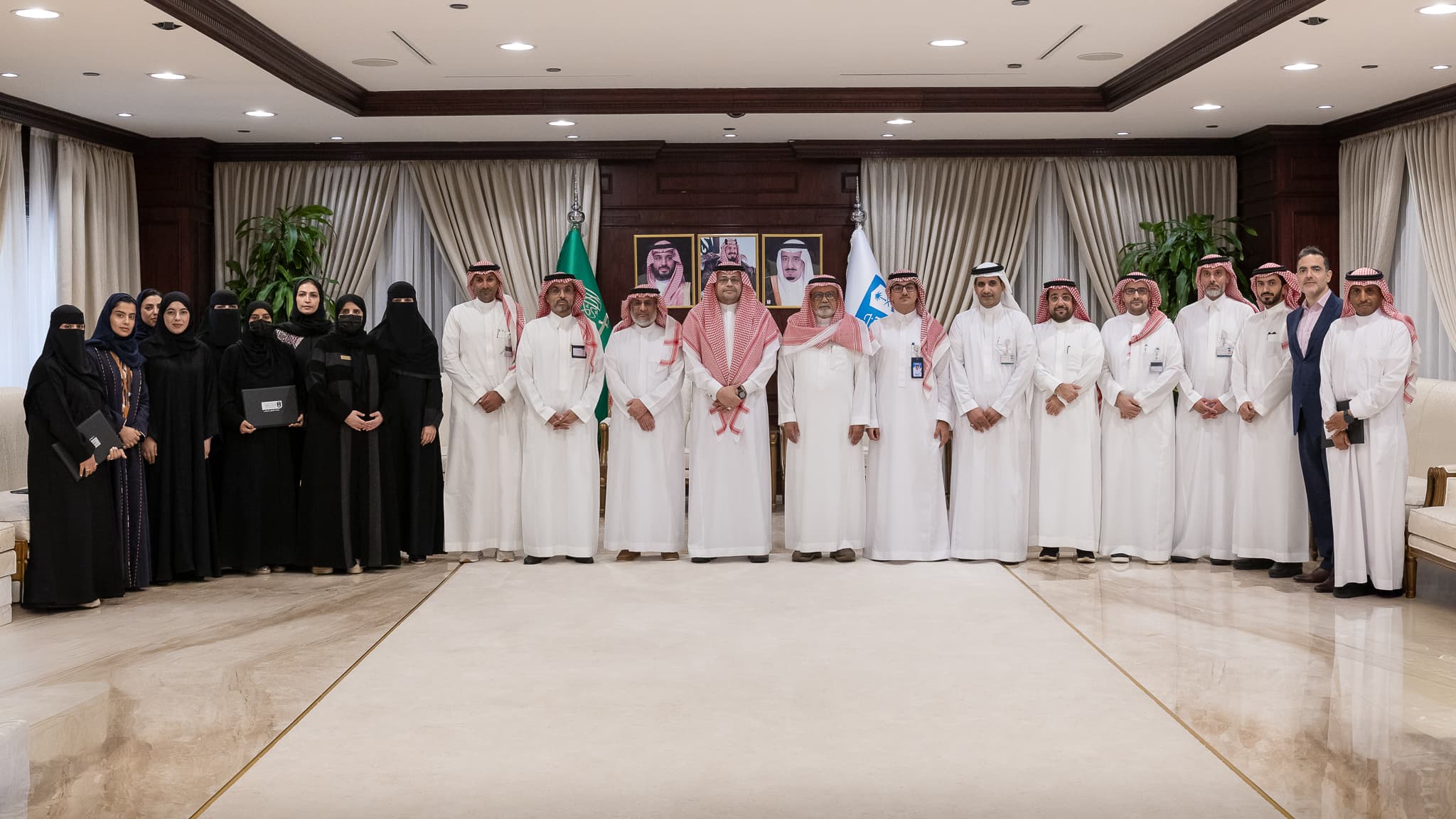 رئيس الجامعة المكلف يدشن منصة رواد للأندية الطلابية 